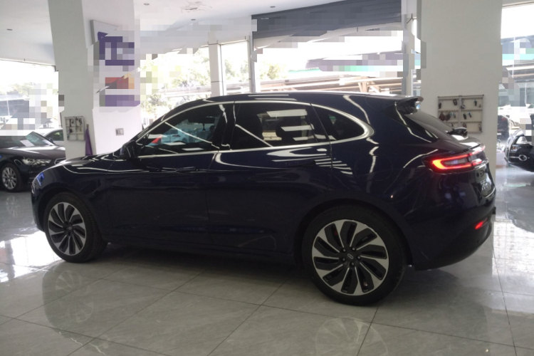 鸿蒙智行 问界M5 2022款 增程后驱标准版车身外观4