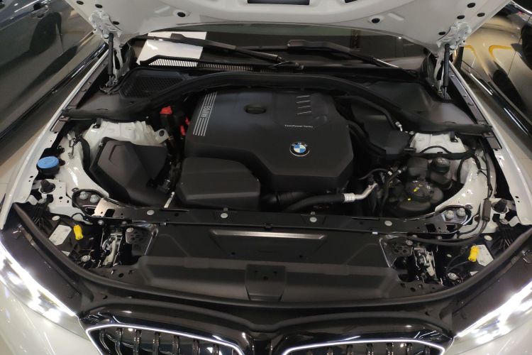 宝马3系 2025款 330Li M运动曜夜套装机舱底盘24