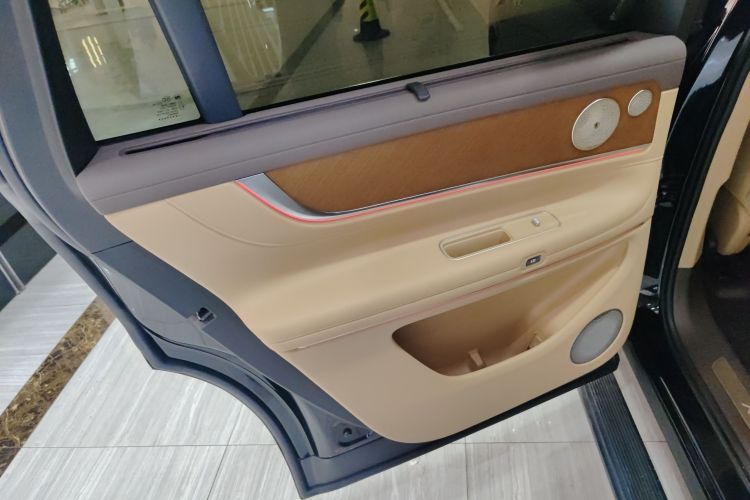 鸿蒙智行 问界M9 2024款 增程 Max版 42kWh 5座版中控内饰49