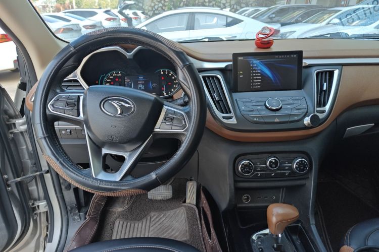 东南DX7 2015款 1.5T 自动豪华型中控内饰13