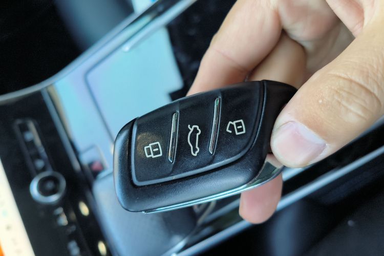 飞凡汽车 飞凡ER6 2021款 新动版 620km 智享版中控内饰11