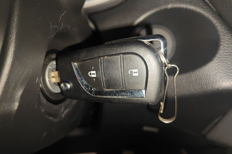 丰田 锋兰达 2024款 2.0L CVT精英plus版中控内饰7001