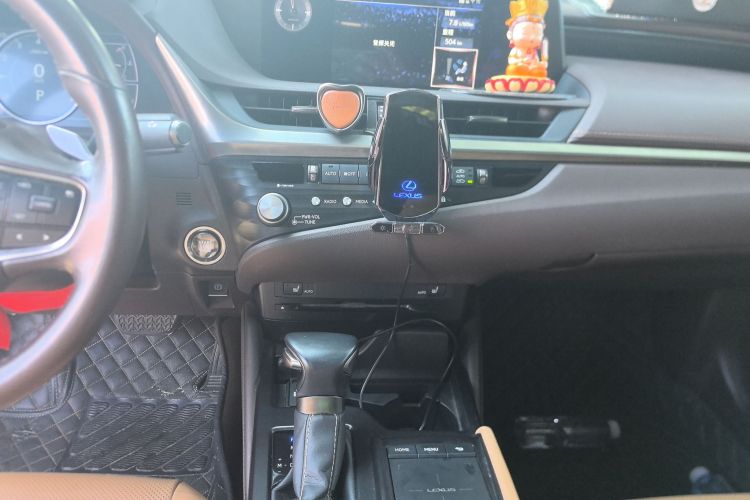 雷克萨斯ES 2020款 200 卓越版中控内饰16