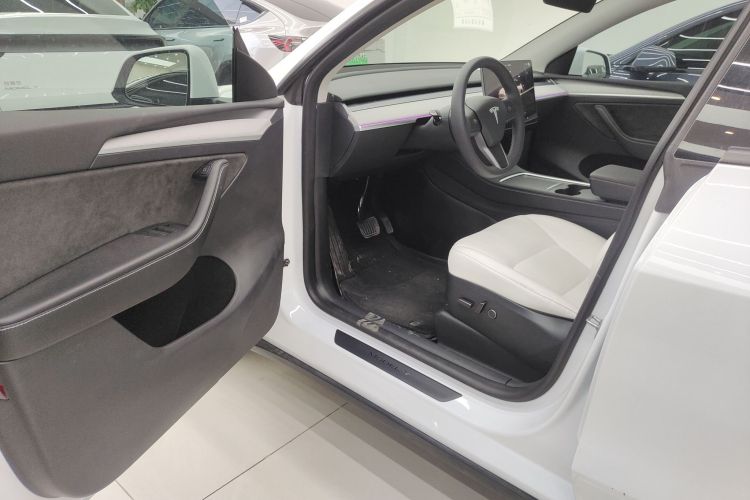 特斯拉 Model Y 2023款 长续航全轮驱动版中控内饰20