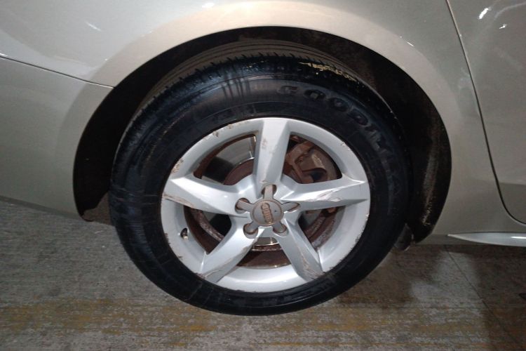 奥迪A4L 2015款 35 TFSI 自动标准型车身外观6008