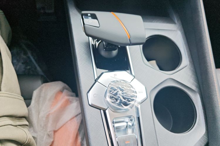 长安UNI-V 2025款 1.5T 500Bar尊贵运动型中控内饰18