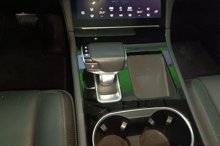 理想汽车 理想ONE 2020款 增程6座版中控内饰18
