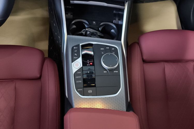 宝马3系 2025款 330Li M运动曜夜套装中控内饰18