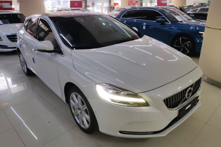 沃尔沃V40 2017款 T4 智雅版车身外观3