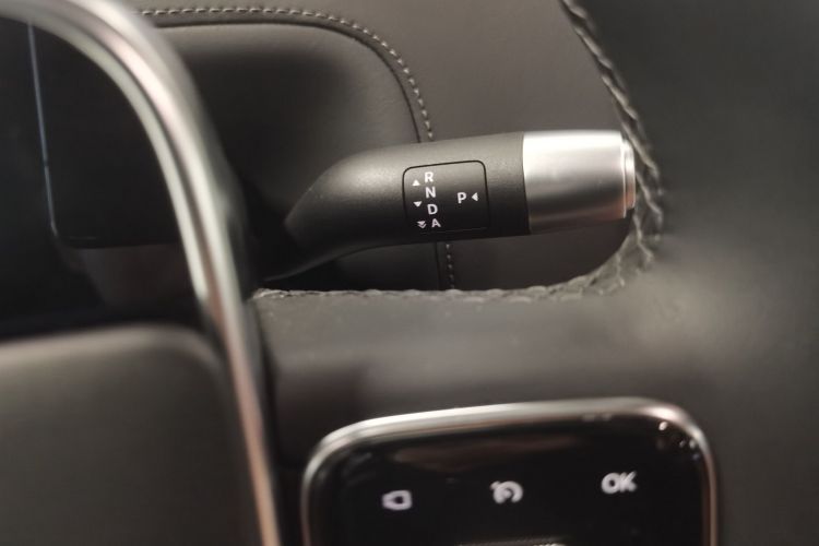 理想汽车 理想L9 2025款 Pro 智能焕新版中控内饰18