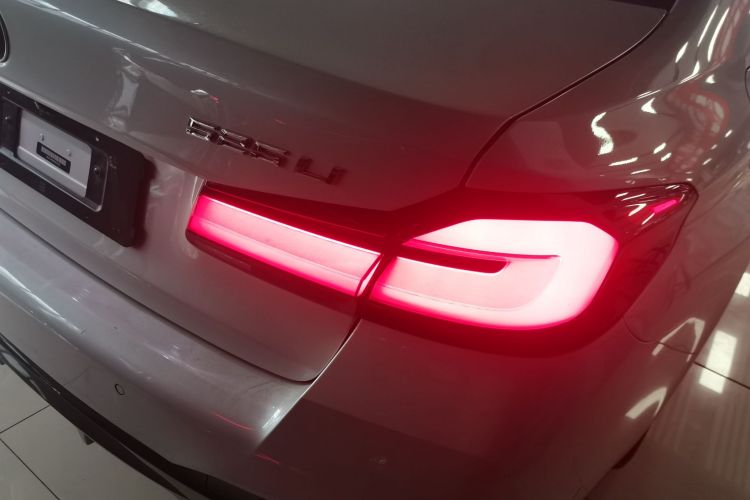 宝马5系 2022款 改款二 525Li M运动套装车身外观9