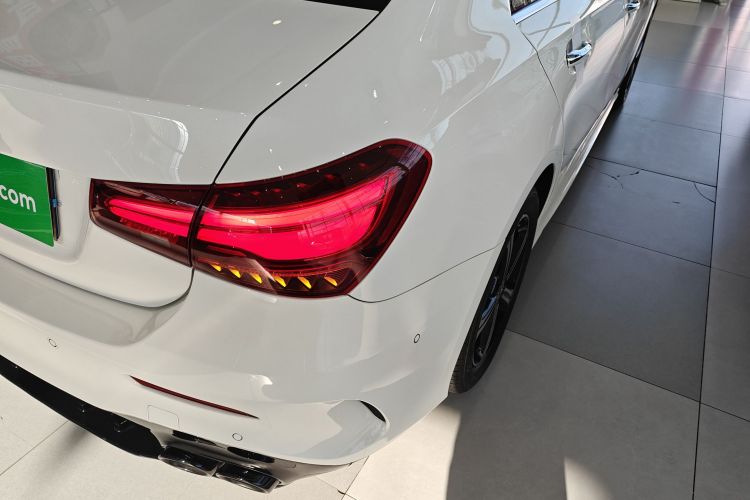 奔驰A级 2023款 A 200 L 时尚型车身外观9