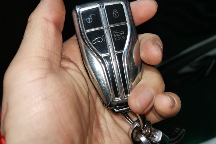 红旗HS7 2021款 2.0T DCT两驱智联旗享版中控内饰11