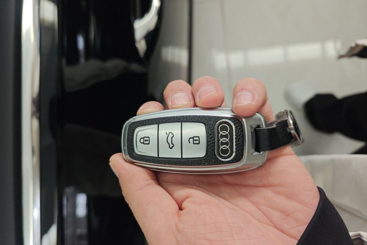 奥迪A6L新能源 2020款 55 TFSI e quattro中控内饰11