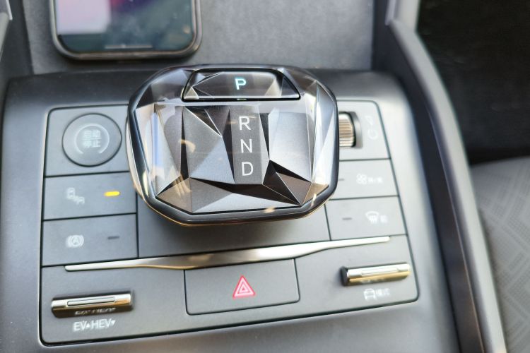 比亚迪 秦L 2024款 DM-i 120KM卓越型局部细节18