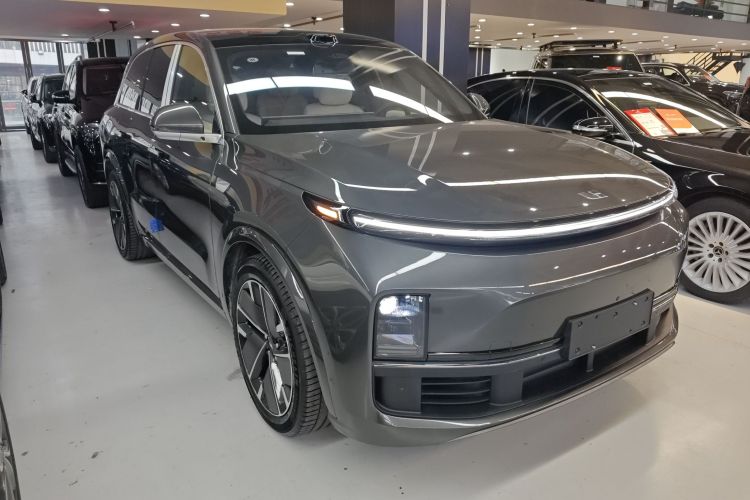 理想汽车 理想L8 2025款 Max 智能焕新版车身外观3