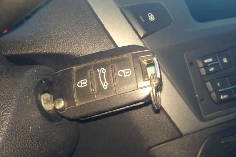 雪铁龙 爱丽舍 2016款 1.6L 手动时尚型中控内饰7001