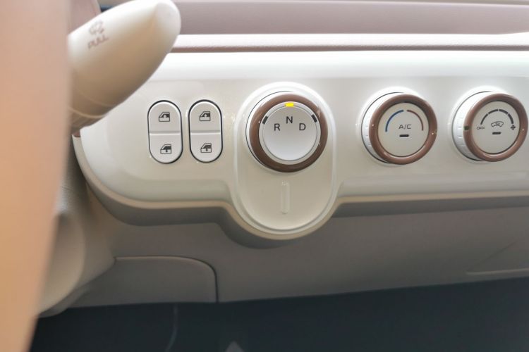 奔腾小马 2026款 222km 炫彩马中控内饰18