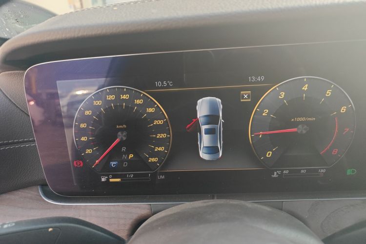 奔驰E级 2020款 改款 E 300 L 殊享版中控内饰14