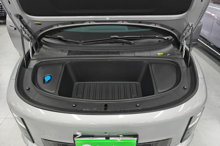 理想汽车 理想i6 2025款 两驱标准型机舱底盘24