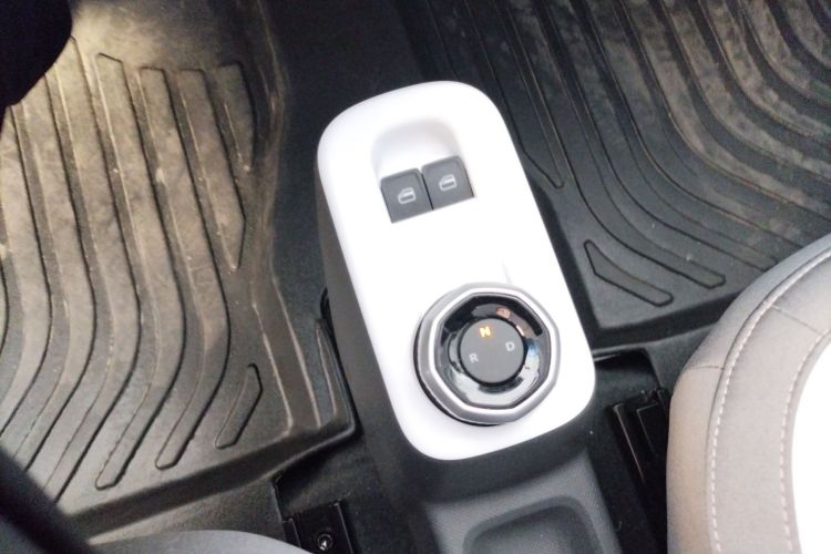 吉利银河 2025款 210km 熊猫卡丁中控内饰18