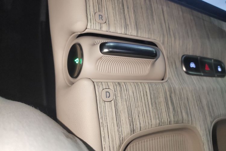 蔚来ET7 2022款 75kWh中控内饰18