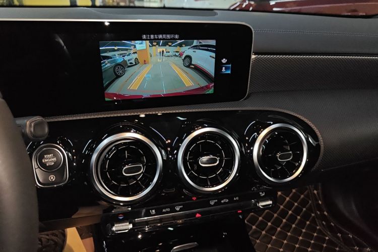奔驰A级 2020款 改款 A 180 L 运动轿车特殊配置中控内饰16