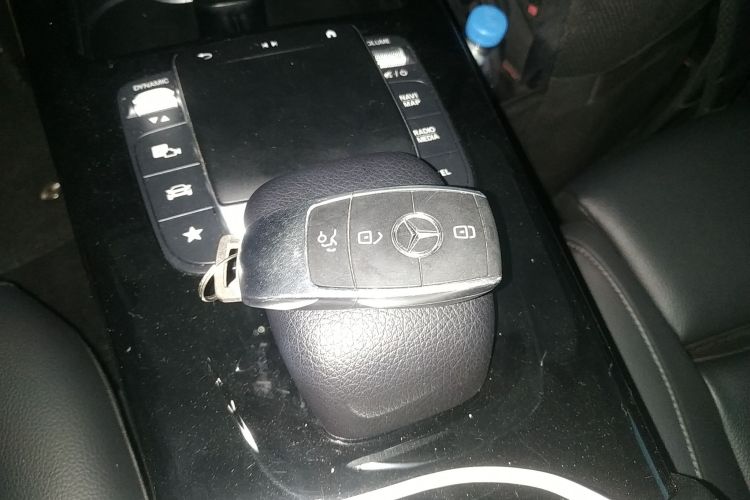 奔驰A级 2022款 A 200 L 运动轿车动感型中控内饰11