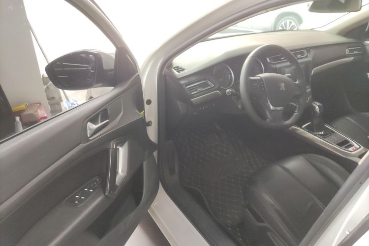 标致408 2016款 1.6T 自动豪华版中控内饰20