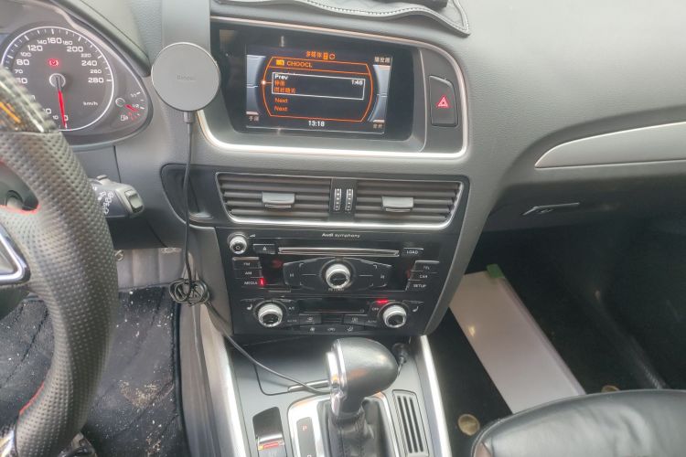 奥迪Q5 2018款 典藏版 40 TFSI 技术型中控内饰16