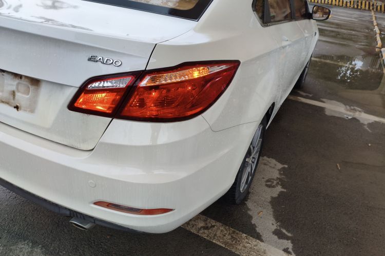 长安 逸动 2016款 1.6L 自动风尚型车身外观9