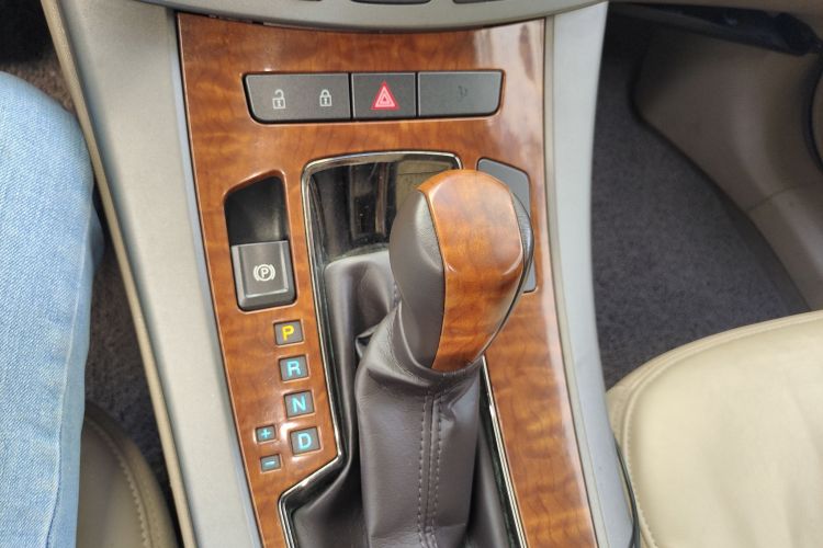 别克 君越 2009款 2.4L豪雅版中控内饰18