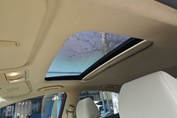 现代 瑞纳 2010款 三厢 1.4L 自动时尚型GT局部细节22