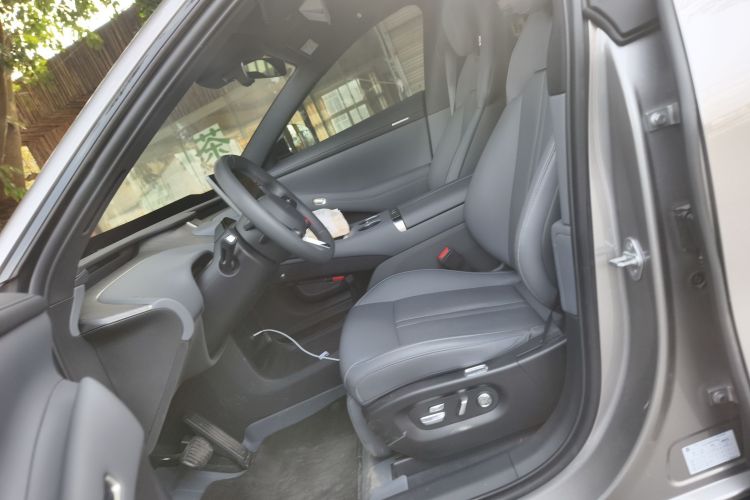 小米汽车 小米YU7 2025款 超长续航四驱Pro版中控内饰19