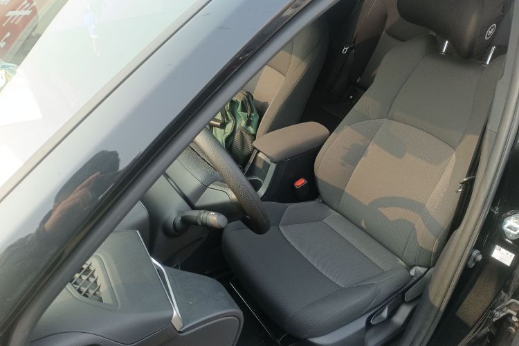 丰田 锋兰达 2023款 2.0L CVT精英版局部细节19