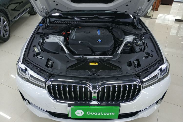 宝马5系新能源 2022款 改款 535Le 豪华套装机舱底盘24