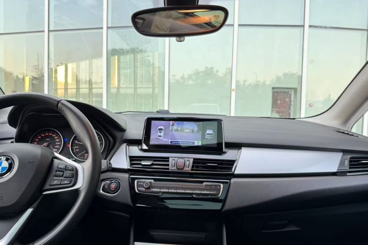 宝马2系旅行车 2016款 218i 时尚型中控内饰16