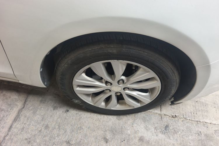 别克 英朗 2021款 改款 典范 1.5L 自动精英型车身外观10