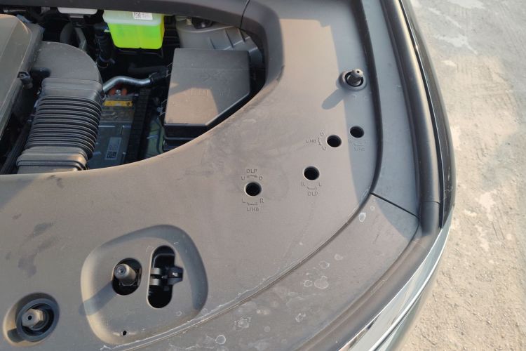 鸿蒙智行 问界M8 2025款 增程 Max+版 53.4kWh 6座版局部细节9007