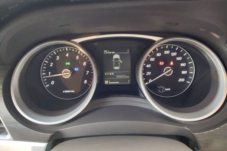 宝骏730 2019款 1.5L 手动超值型 7座 国VI中控内饰14