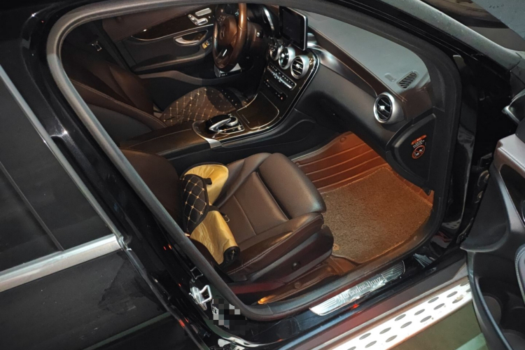 奔驰GLC 2018款 GLC 260 4MATIC 豪华型局部细节9005