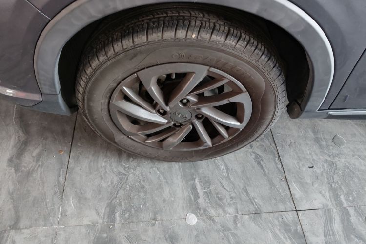 哪吒汽车 哪吒V 2022款 潮 300 Lite 磷酸铁锂车身外观6007