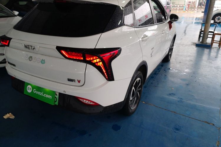 哪吒汽车 哪吒V 2022款 长续航行业定制版车身外观9