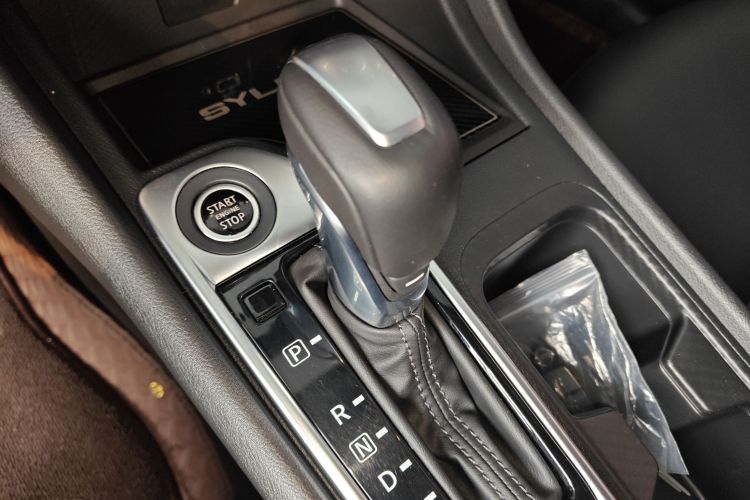 日产 轩逸 2020款 1.6L XL CVT悦享版中控内饰18