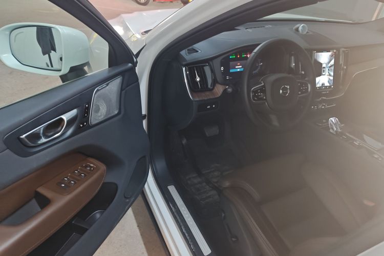 沃尔沃XC60新能源 2024款 T8 插电混动 长续航四驱智雅豪华版中控内饰7003
