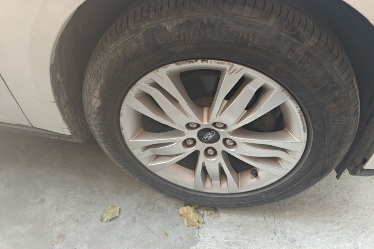 福特 福克斯 2012款 三厢 1.6L 手动舒适型车身外观10