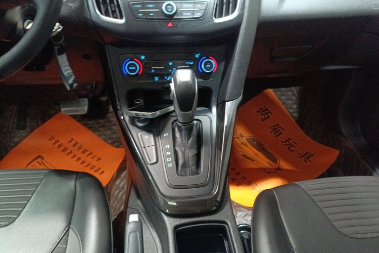 福特 福克斯 2018款 两厢经典 EcoBoost 180 自动精英型局部细节18