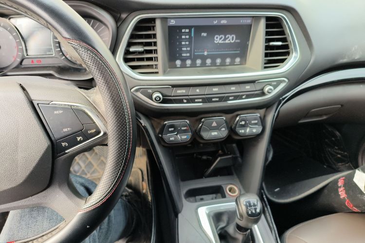 广汽传祺 传祺GS4 2015款 200T 手动精英版中控内饰16