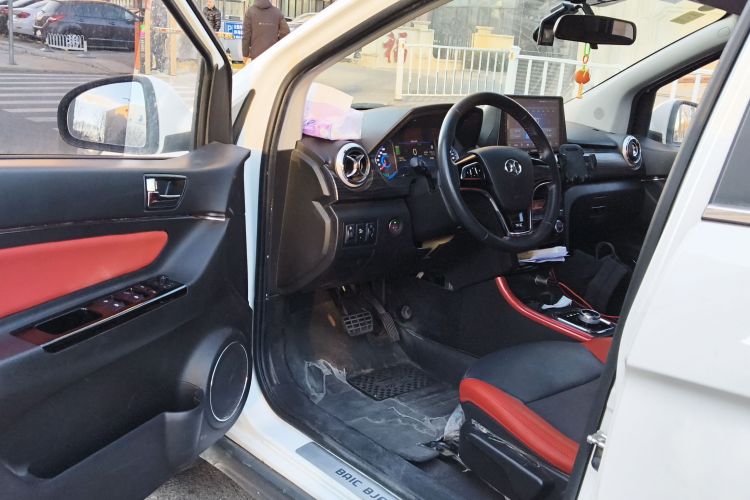 北汽新能源EX 2018款 EX360 新尚版中控内饰20