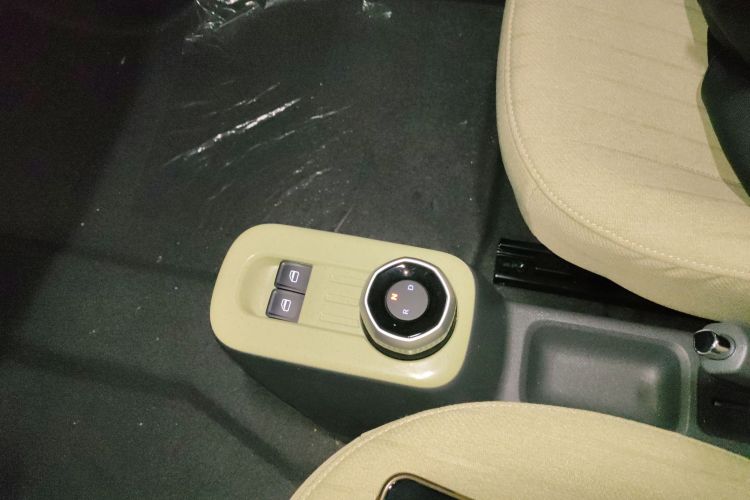 吉利银河 2023款 熊猫mini 200km 耐力熊中控内饰18